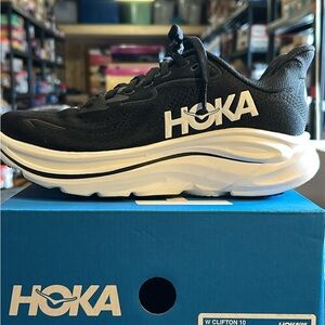 Women’s Hoka Clifton 10 Sneaker’s. Size 6.5, Black/White